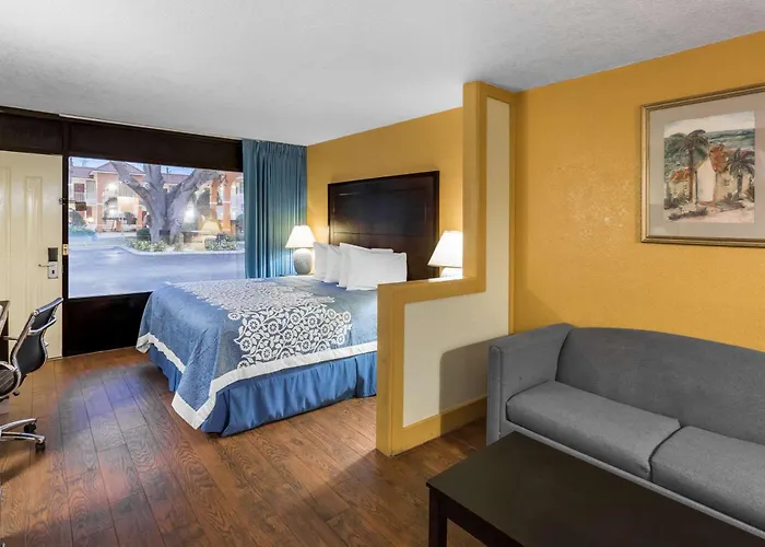 Days Inn & Suites By Wyndham Port Richey
