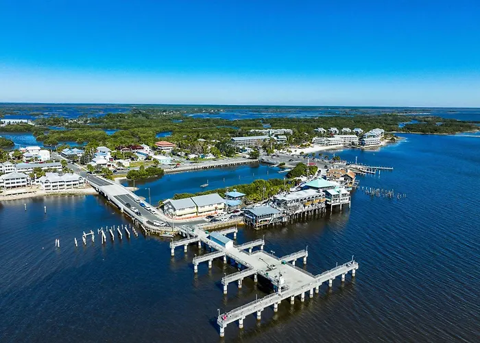 Walkable Beachfront Retreat On Cedar Key!